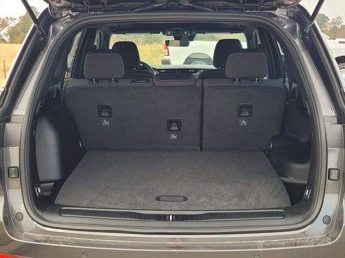 New 2025 Jeep Grand Cherokee Laredo image 7