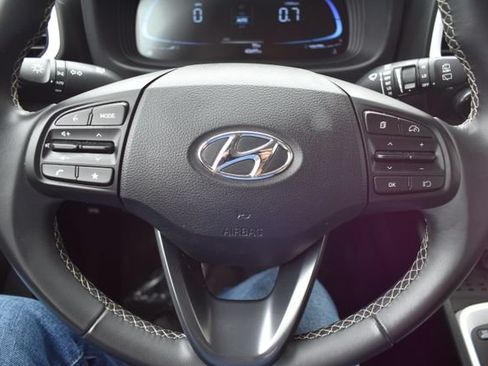 Used 2025 Hyundai Venue Limited FWD image 15