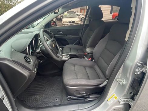 Used 2016 Chevrolet Cruze LT image 11