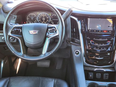 Used 2015 Cadillac Escalade ESV Platinum image 29