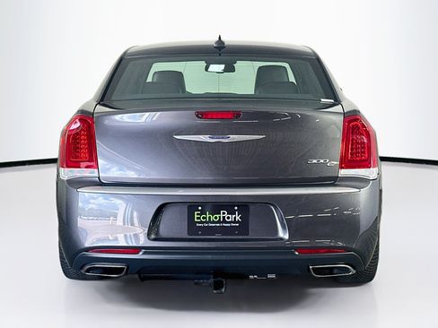 Used 2019 Chrysler 300 C RWD image 7