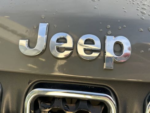 Used 2023 Jeep Compass Sport image 9