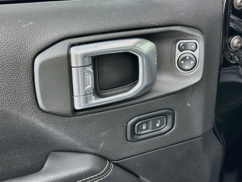 Used 2023 Jeep Wrangler Unlimited Sahara w/ Cold Weather Group AWD/4WD image 15