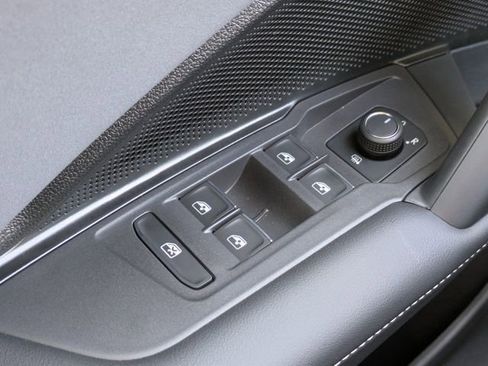 New 2026 Volkswagen Tiguan SE FWD image 25