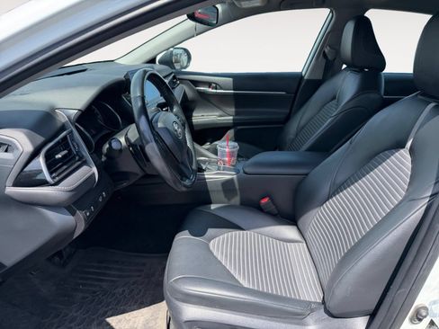 Used 2023 Toyota Camry SE w/ Convenience Package FWD image 9