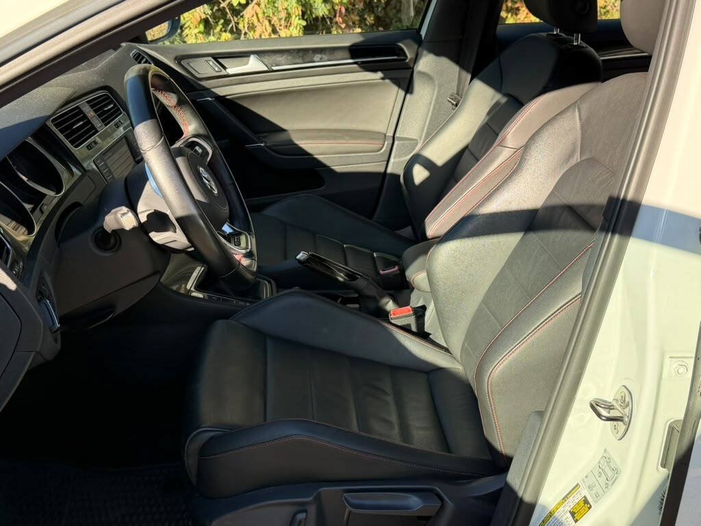 Used 2017 Volkswagen GTI SE FWD image 10