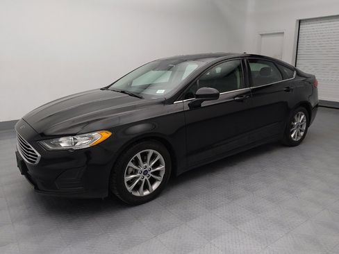 Used 2020 Ford Fusion SE image 2