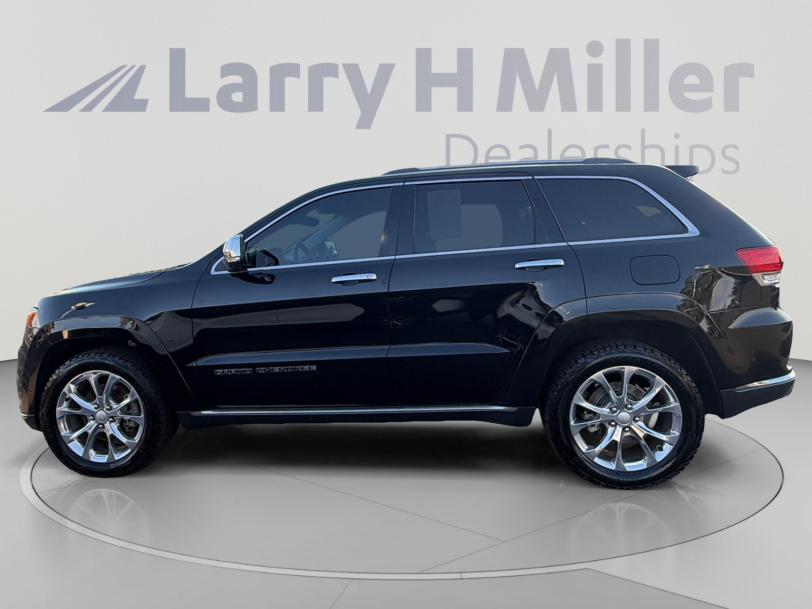 Used 2019 Jeep Grand Cherokee Summit AWD/4WD image 2