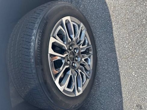 Certified 2024 GMC Yukon XL Denali Ultimate AWD/4WD image 11