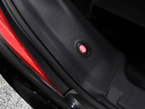 Used 2013 Mercedes-Benz SL 550 image 40