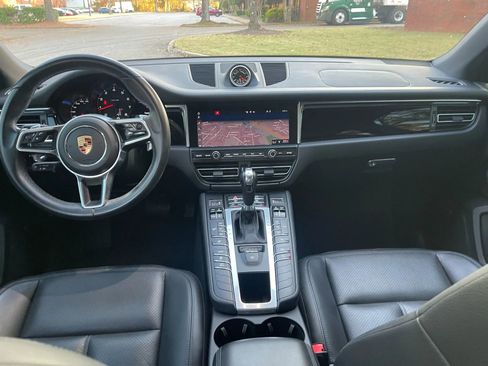 Used 2020 Porsche Macan image 16