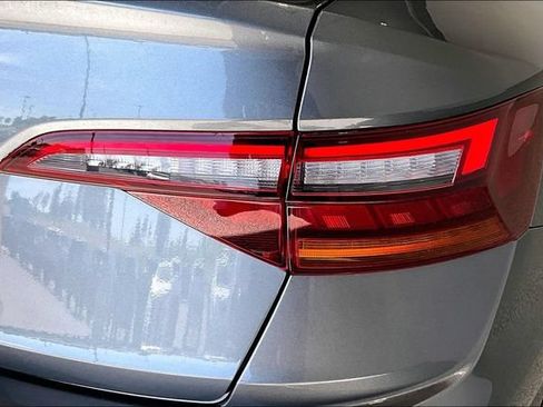 Used 2019 Volkswagen Jetta SE FWD image 28