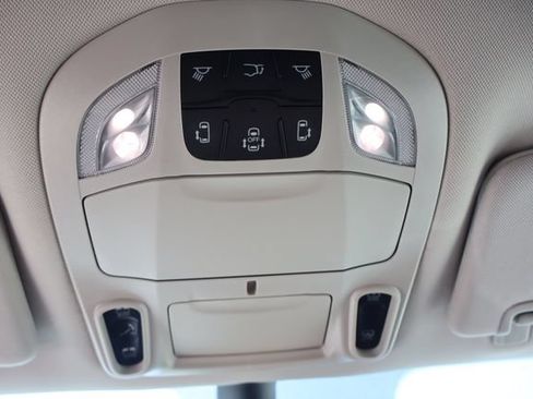 Used 2023 Chrysler Pacifica Limited w/ Trailer Tow Group AWD/4WD image 40