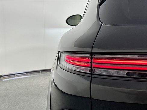 Certified 2025 Porsche Cayenne image 16