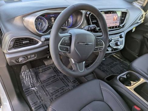New 2026 Chrysler Pacifica Select FWD image 13