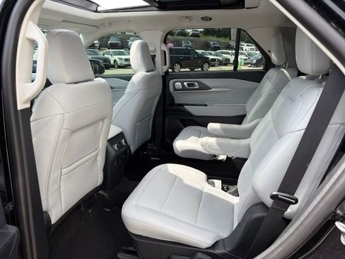 Used 2025 Ford Explorer Platinum w/ Ultimate Package AWD/4WD image 18