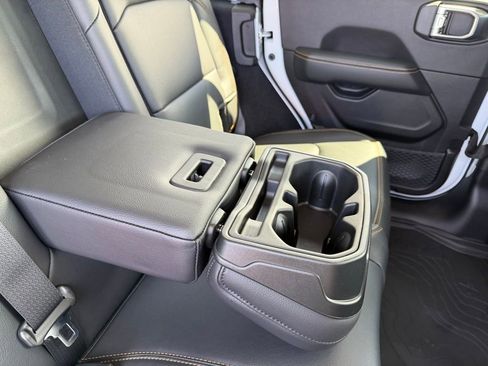 New 2026 Jeep Wrangler Sahara AWD/4WD image 40