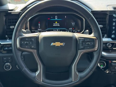 Used 2022 Chevrolet Silverado 1500 High Country w/ Technology Package image 8