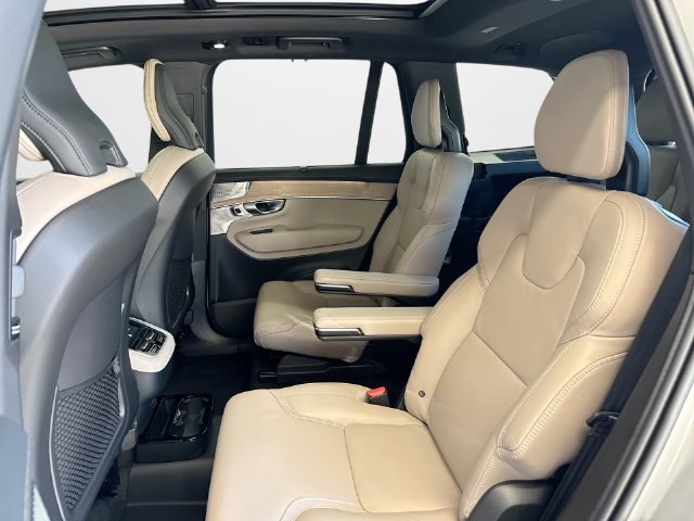 Certified 2025 Volvo XC90 B6 Ultra AWD/4WD image 28