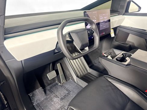 Used 2024 Tesla Cybertruck AWD Crew Cab image 9