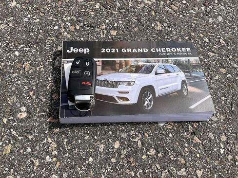 Used 2021 Jeep Grand Cherokee Limited image 10
