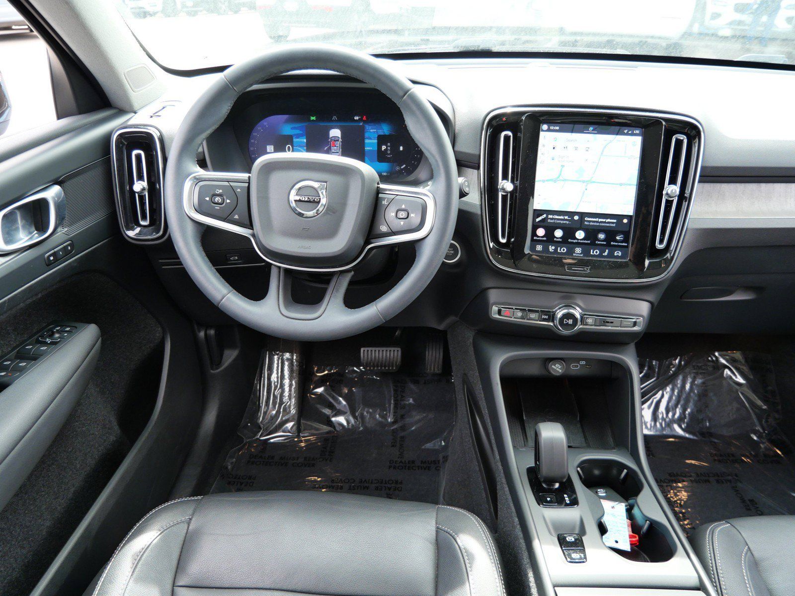 Used 2024 Volvo XC40 B5 Core w/ Protection Package Premier AWD/4WD image 12