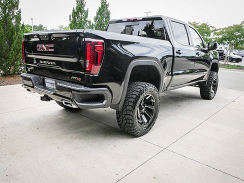 Used 2025 GMC Sierra 1500 AT4 w/ Technology Package AWD/4WD image 10