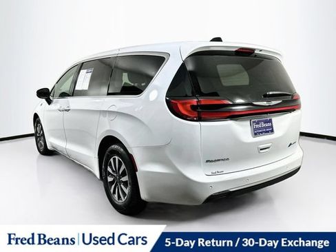 Used 2023 Chrysler Pacifica Touring-L FWD image 8
