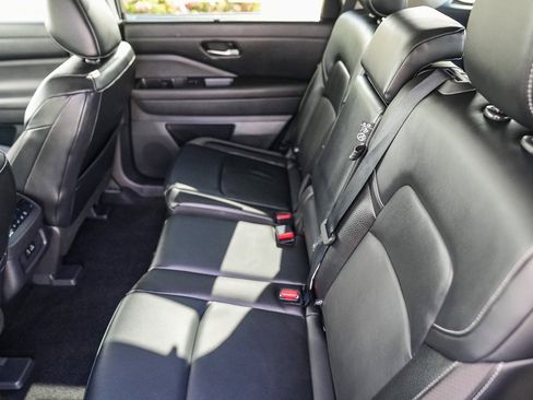 Used 2022 Nissan Pathfinder SL image 16