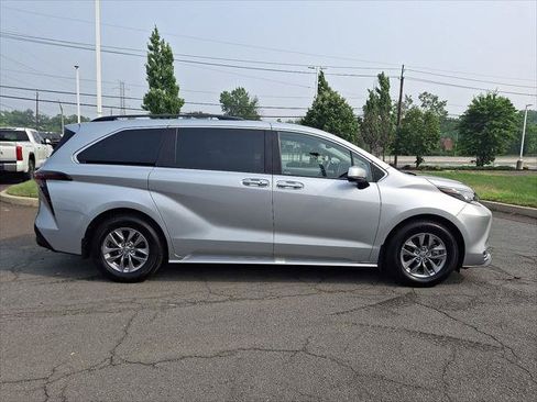 Certified 2023 Toyota Sienna XLE FWD image 27