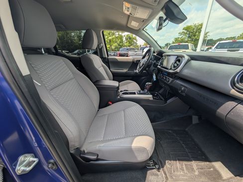Used 2022 Toyota Tacoma SR5 w/ Black Out Package (TMS) AWD/4WD image 10