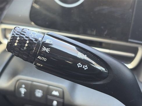 Used 2023 Hyundai Elantra Limited image 17