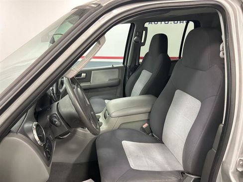 Used 2003 Ford Expedition XLT image 9