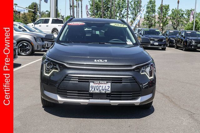 Certified 2025 Kia Niro EX FWD image 3
