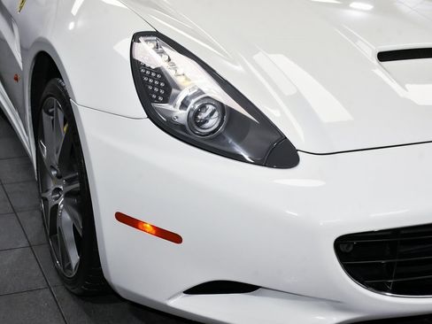 Used 2013 Ferrari California image 79