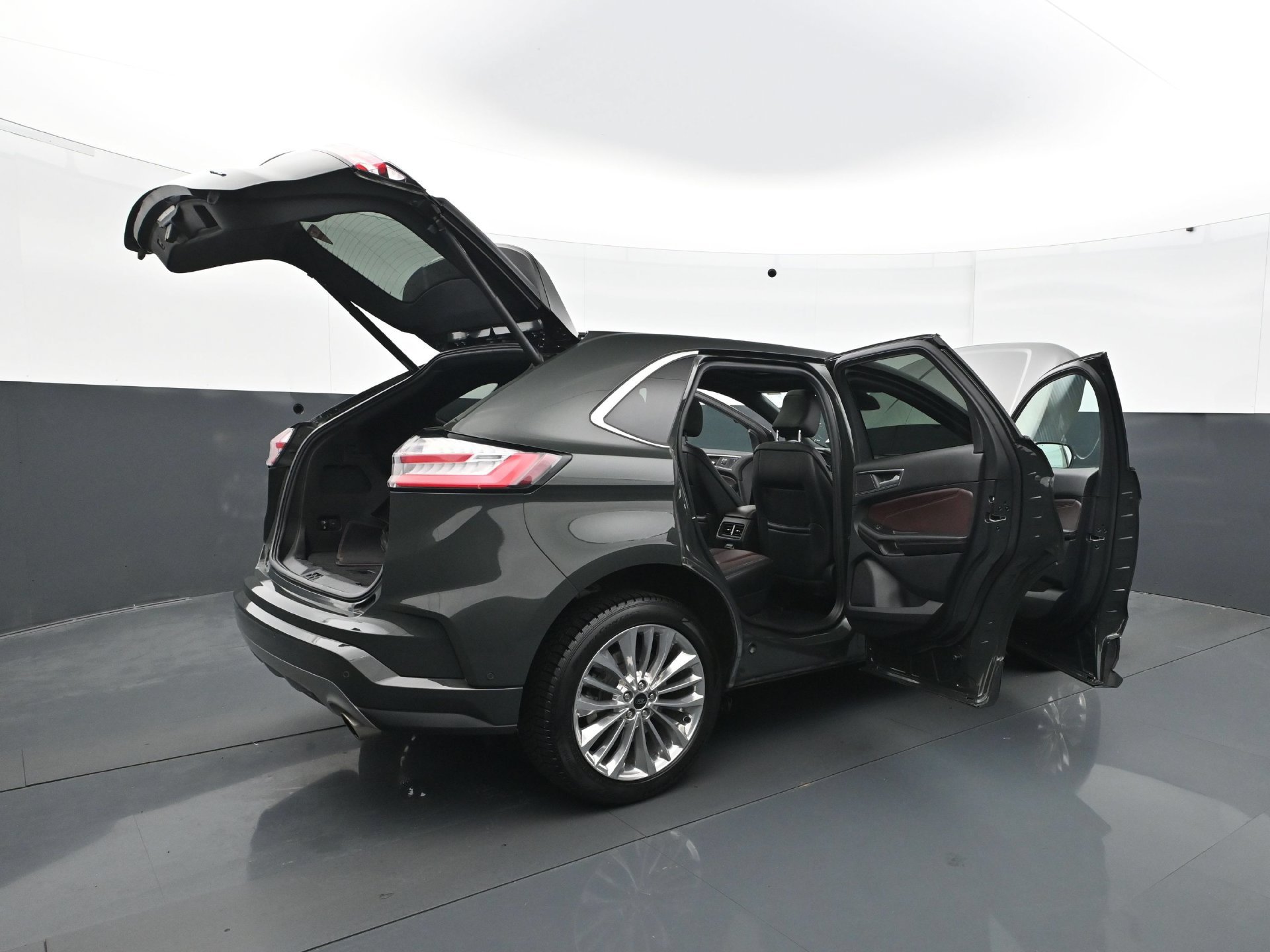 Used 2022 Ford Edge Titanium w/ Equipment Group 301A AWD/4WD image 37