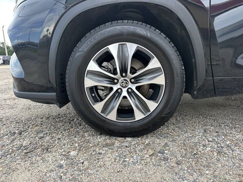 Used 2022 Toyota Highlander XLE FWD image 13