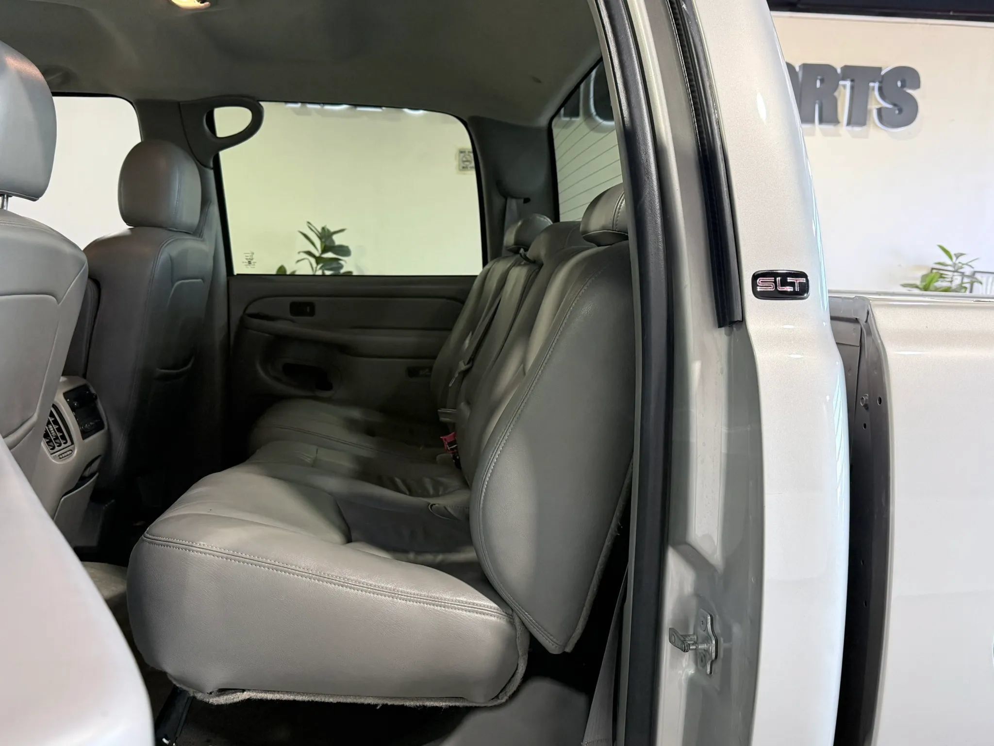 Used 2004 GMC Sierra 2500 SLT w/ Heavy-Duty Power Package AWD/4WD image 14
