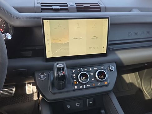 Used 2023 Land Rover Defender 90 V8 image 25