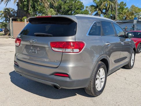 Used 2017 Kia Sorento LX AWD/4WD image 4