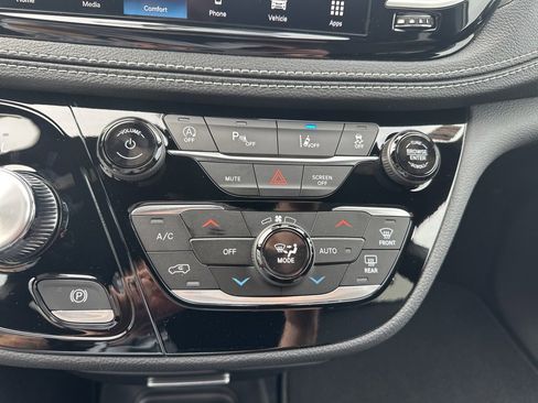 New 2026 Chrysler Pacifica Select image 69