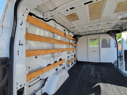 Used 2015 Ford Transit 250 130 Low Roof w/ Exterior Upgrade Package RWD image 32