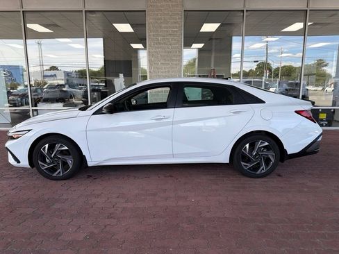 Used 2025 Hyundai Elantra Sport FWD image 10
