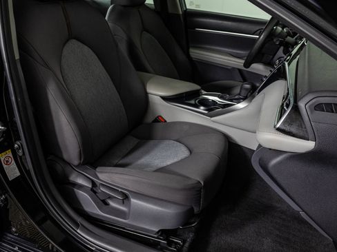 Used 2018 Toyota Camry LE FWD image 42
