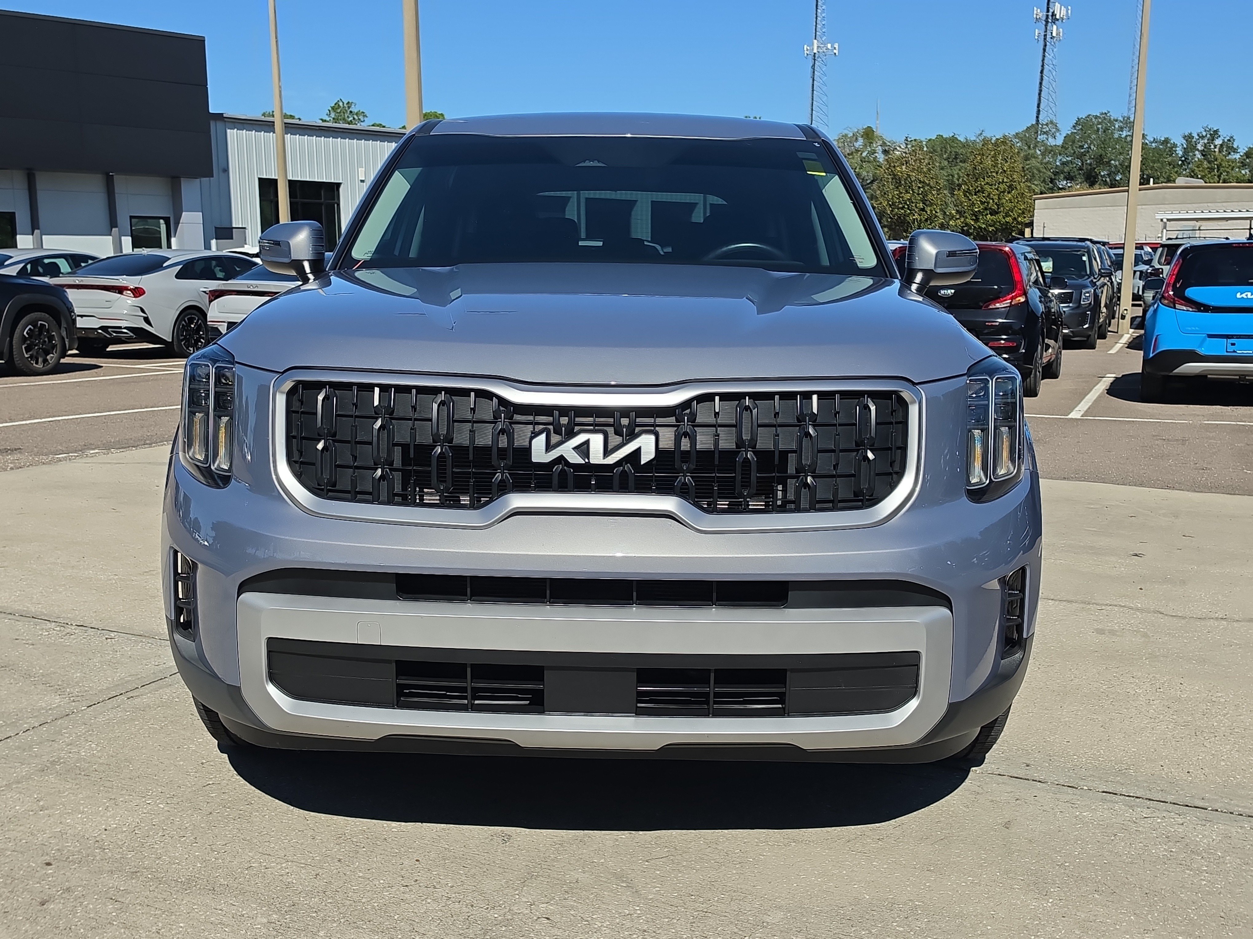 Certified 2023 Kia Telluride LX FWD image 3