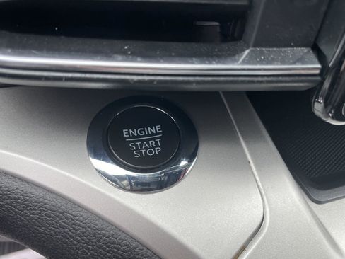 Certified 2022 Ford Explorer XLT w/ Equipment Group 202A image 18