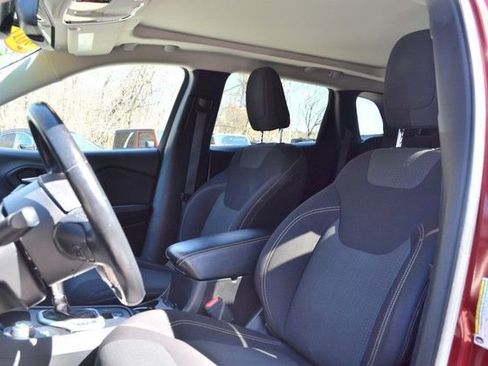 Used 2017 Jeep Cherokee Latitude w/ Comfort/Convenience Group image 18