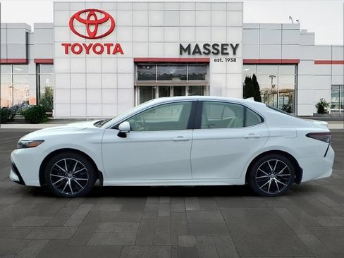 Used 2024 Toyota Camry SE w/ Cold Weather Package FWD image 6
