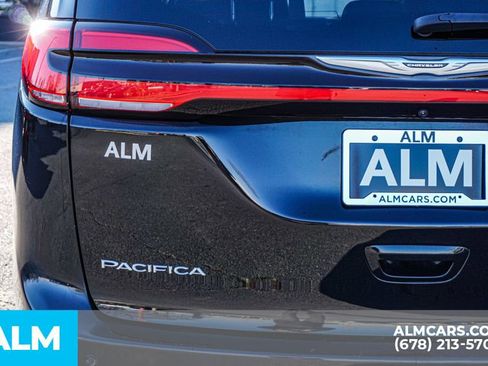 Used 2024 Chrysler Pacifica Select image 15