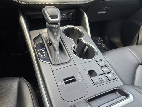 Used 2023 Toyota Highlander XLE FWD image 13